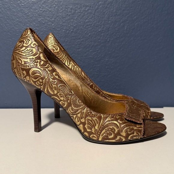 Carlos Santana Brown With Gold Embossed Floral Design Peep Toes Size 10 - Picture 3 of 8
